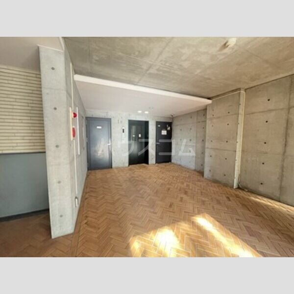 26/30 エントランス