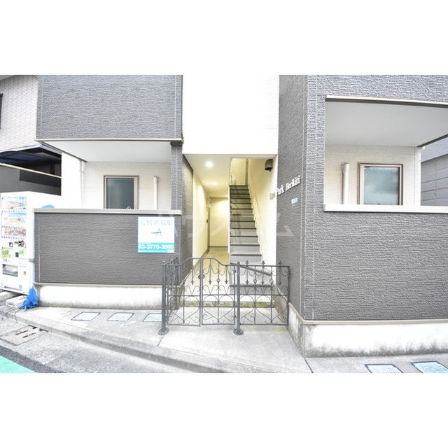 19/25 エントランス