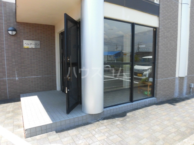 18/23 エントランス