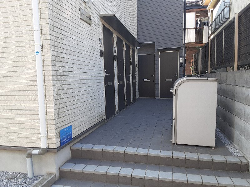 23/30 エントランス