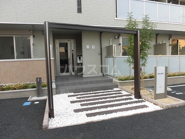 28/30 エントランス