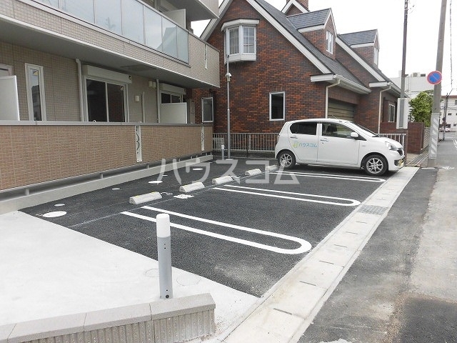27/30 駐車場