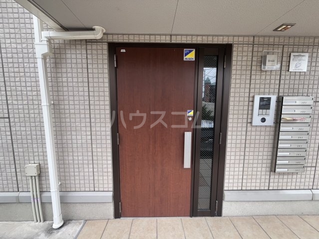 26/30 エントランス