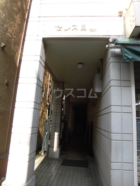 21/30 エントランス