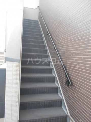 23/25 エントランス