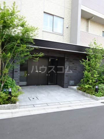 27/30 エントランス