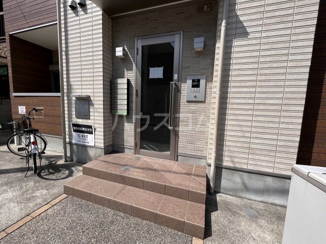 23/30 エントランス