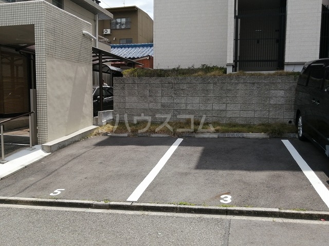 2/5 駐車場