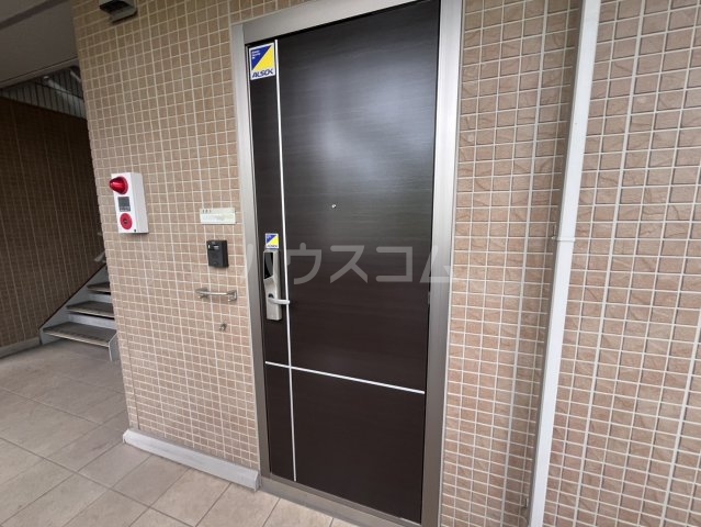 23/30 エントランス