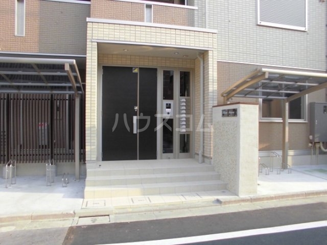 15/23 エントランス