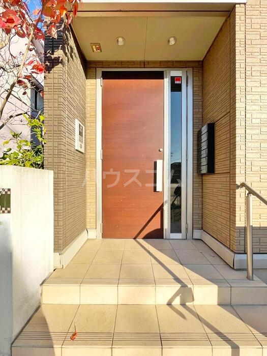 18/28 エントランス