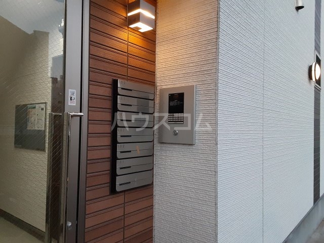 28/30 エントランス