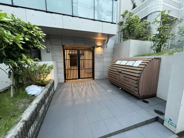 21/25 エントランス