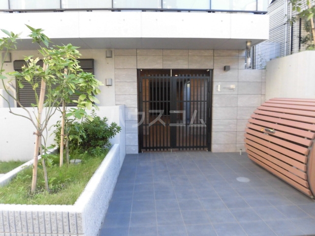 25/30 エントランス