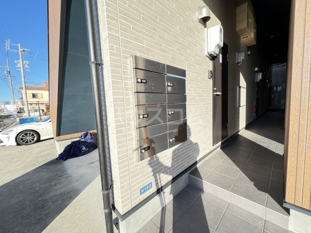 16/23 エントランス