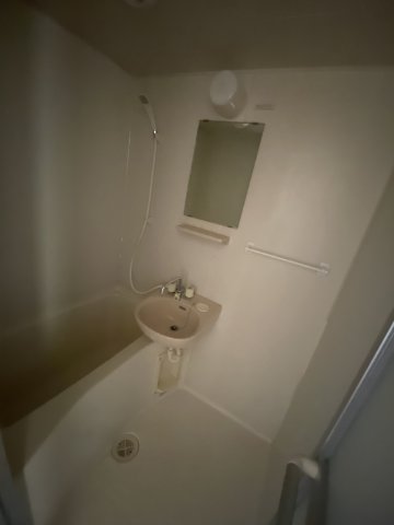 13/30 浴室