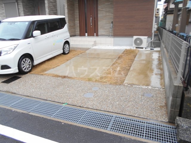28/30 駐車場