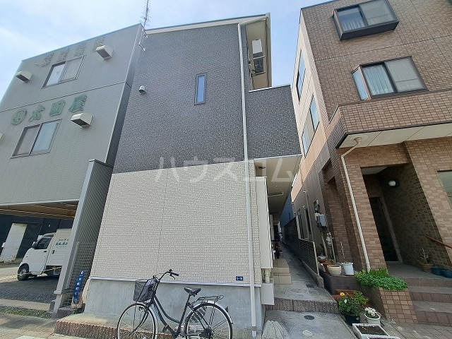 22/30 エントランス