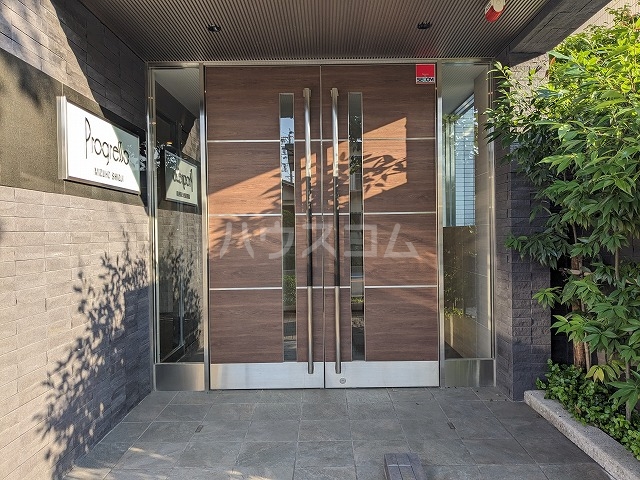 26/30 エントランス