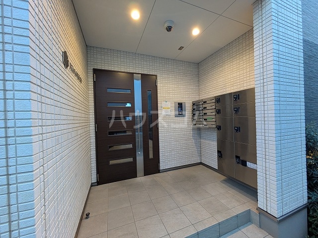 27/30 エントランス