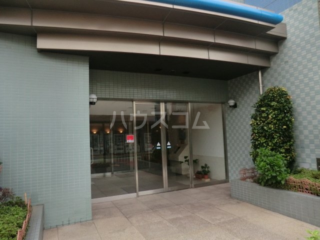 24/30 エントランス