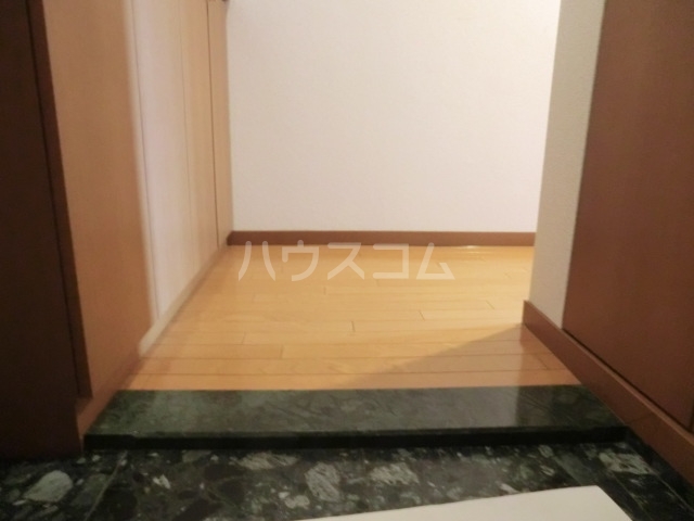 24/30 エントランス