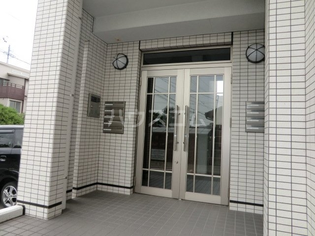 23/30 エントランス