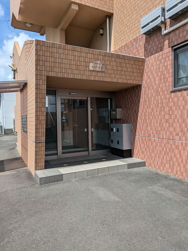 19/23 エントランス