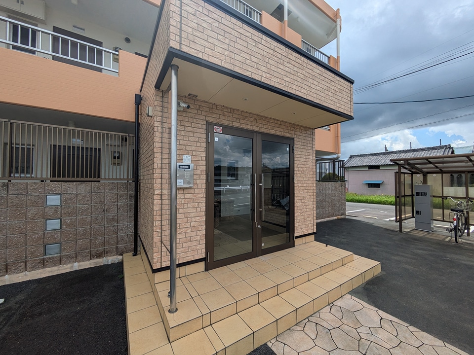 26/30 エントランス