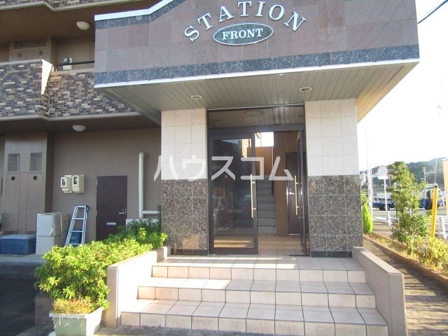 18/27 エントランス