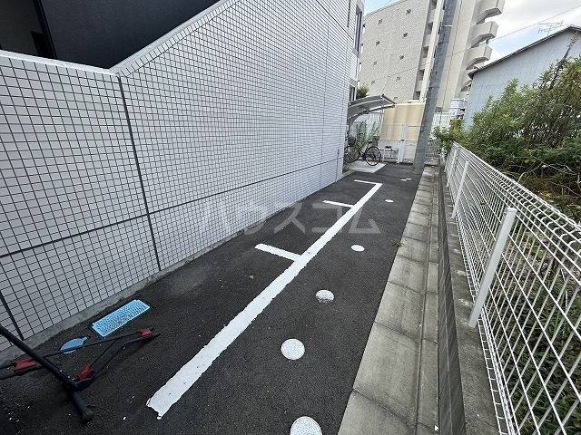 27/30 駐車場