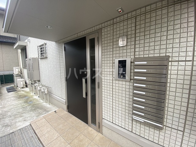 24/30 エントランス