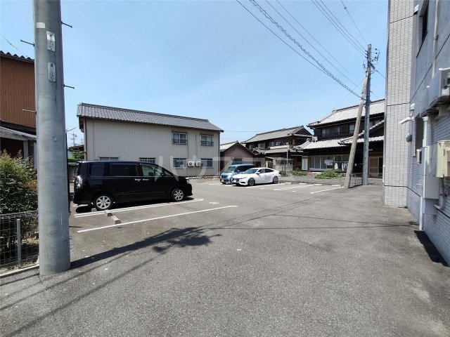 15/17 駐車場