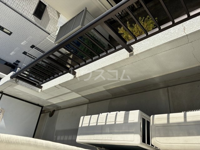 23/30 バルコニー