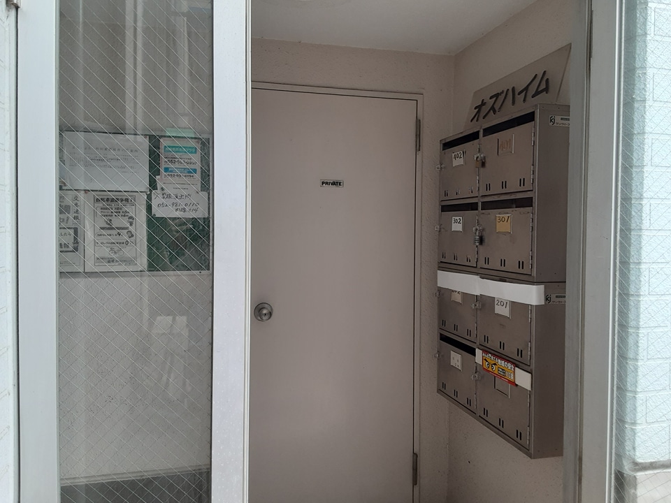 28/30 エントランス