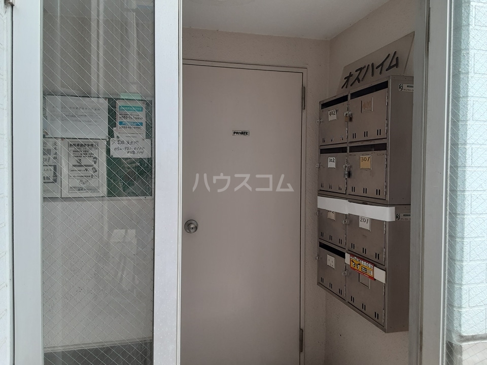 27/30 エントランス