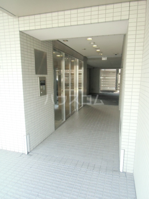 16/25 エントランス