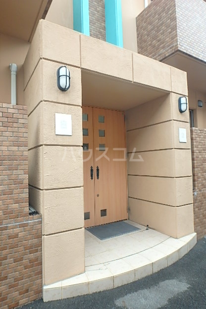 22/28 エントランス