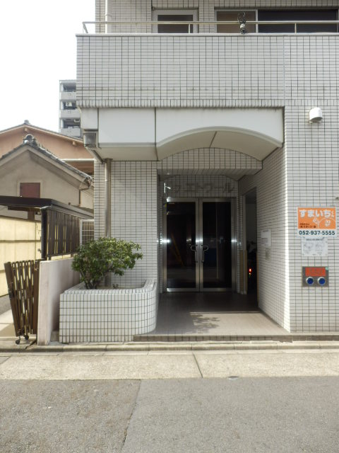 20/30 エントランス