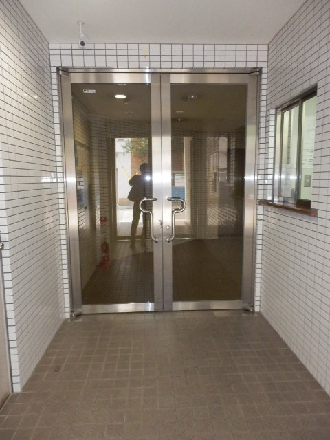 21/30 エントランス