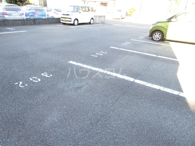23/30 駐車場