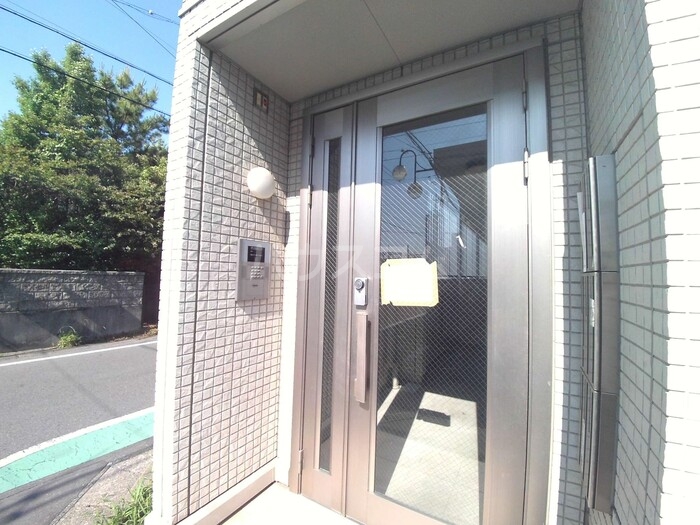 24/30 エントランス