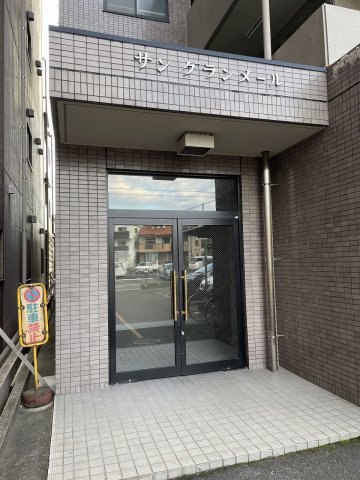 23/30 エントランス