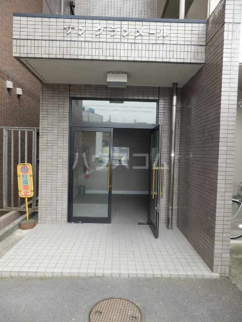 21/30 エントランス