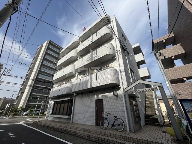 21/30 エントランス