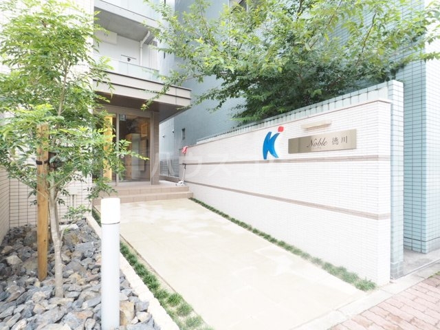 19/27 エントランス