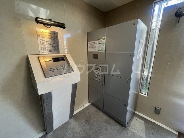 28/30 エントランス