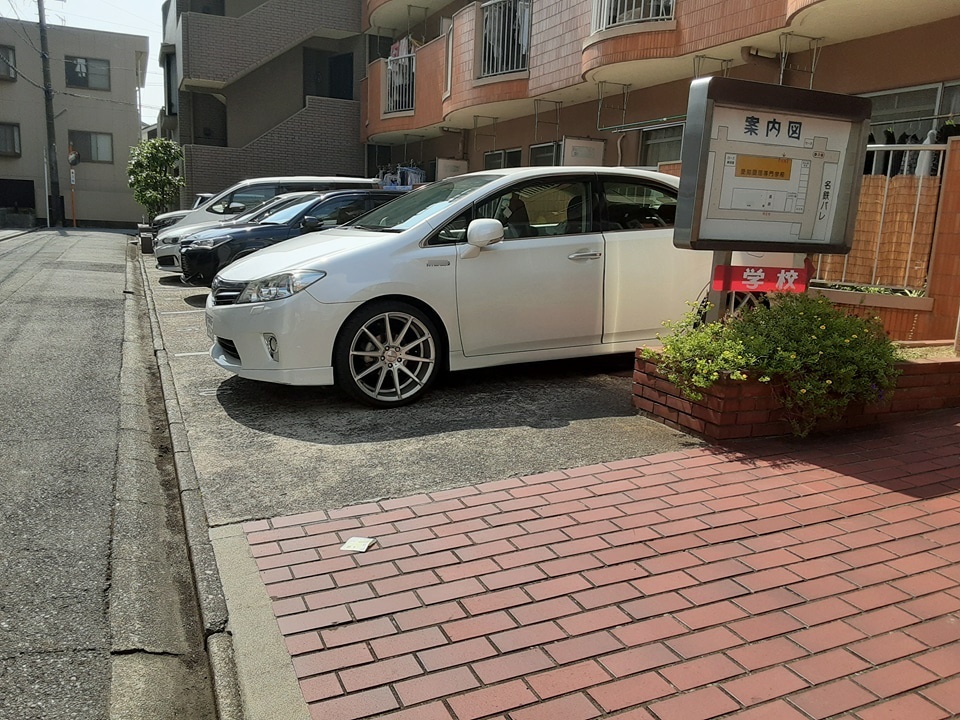 21/26 駐車場