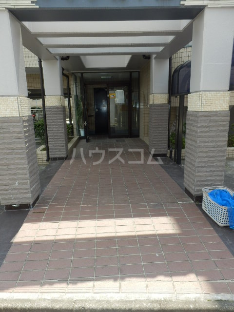 24/30 エントランス