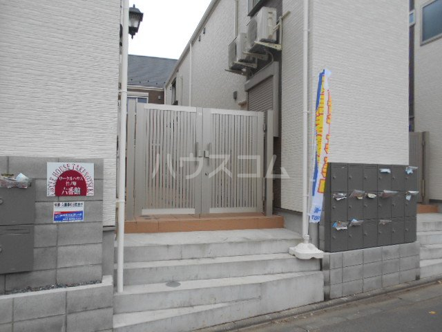 28/30 エントランス